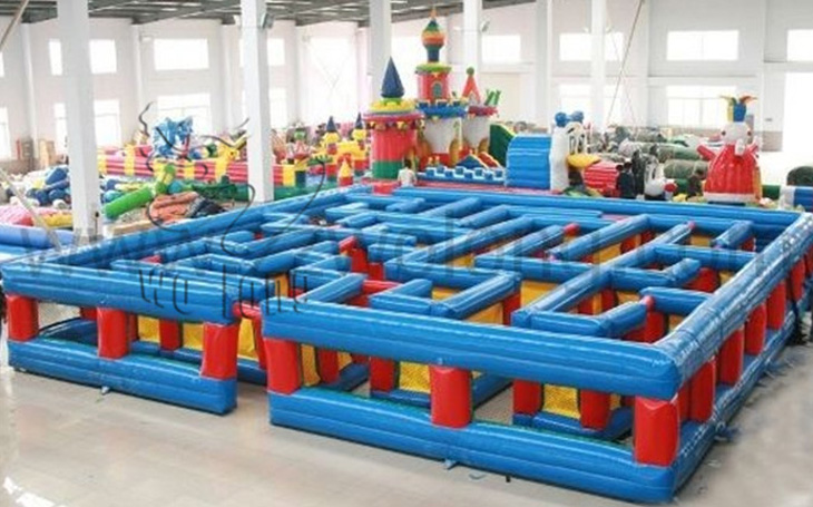 Inflatable labyrinth