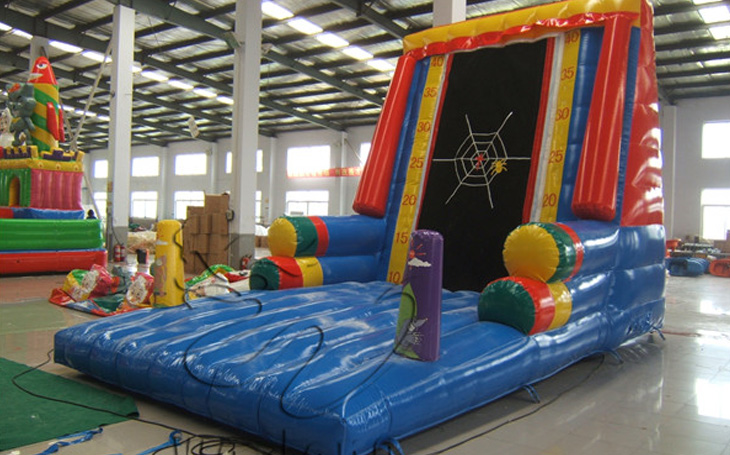 Inflatable spider