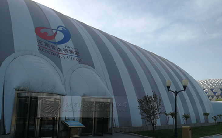Inflatable building